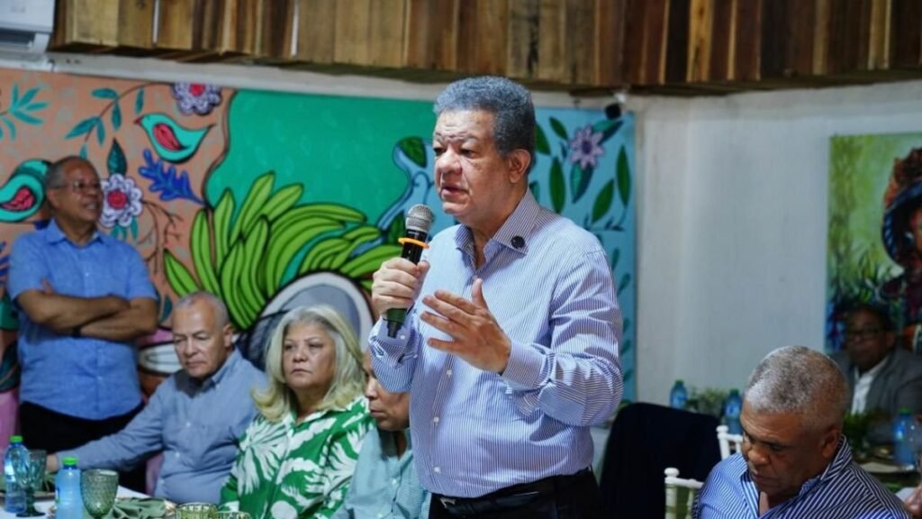 Leonel Fernández tilda al Gobierno de “tramposo” y cuestiona uso de recursos públicos