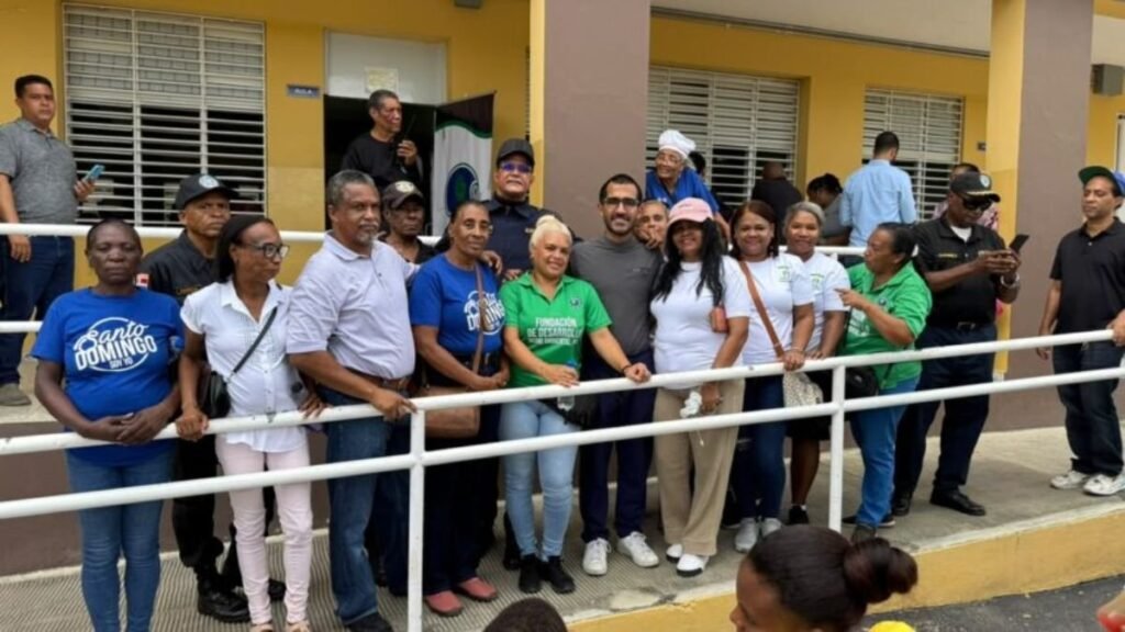 Fundación Cruz Jiminián entrega miles de sillas de ruedas gratuitas a personas de escasos recursos