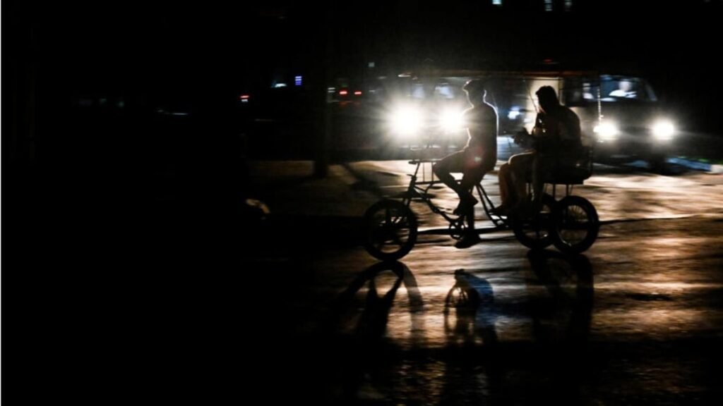 Cuba comienza a recuperar el servicio eléctrico tras más de 24 horas del segundo apagón nacional de la semana