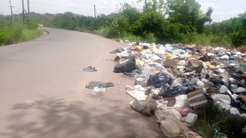 Vertederos improvisados agravan crisis de basura en La Cuaba en medio del conflicto por planta recicladora