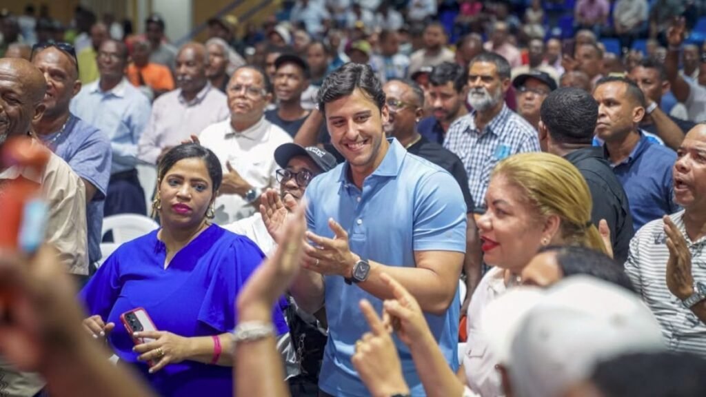 Histórico Raymond Rodríguez sorprende a más de 750 padres del Distrito Nacional con una multitudinaria celebración por adelantado de su día